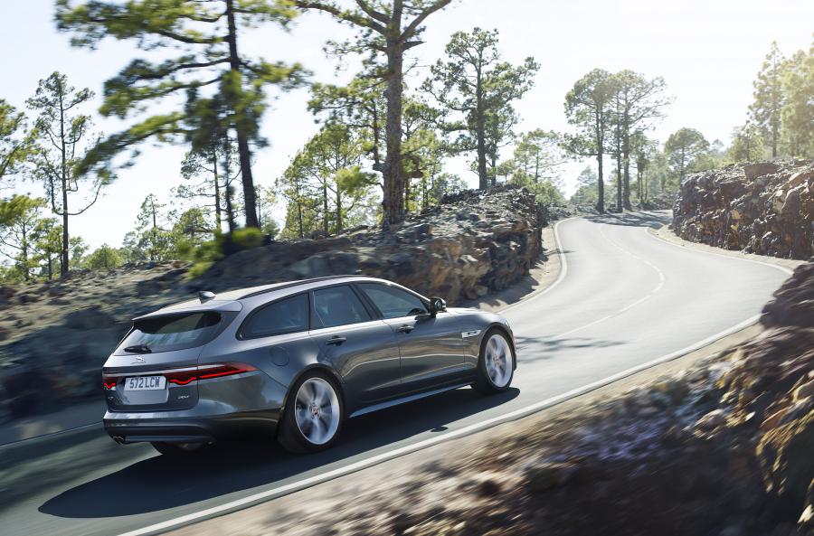  Jaguar XF 2.0d Sportbrake 2017 года  (WW) (фото 42 из 47)
